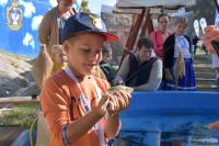 Hal a bográcsban és a szökőkútban - idén is ezreket vonzott a Tiszai Hal Napja